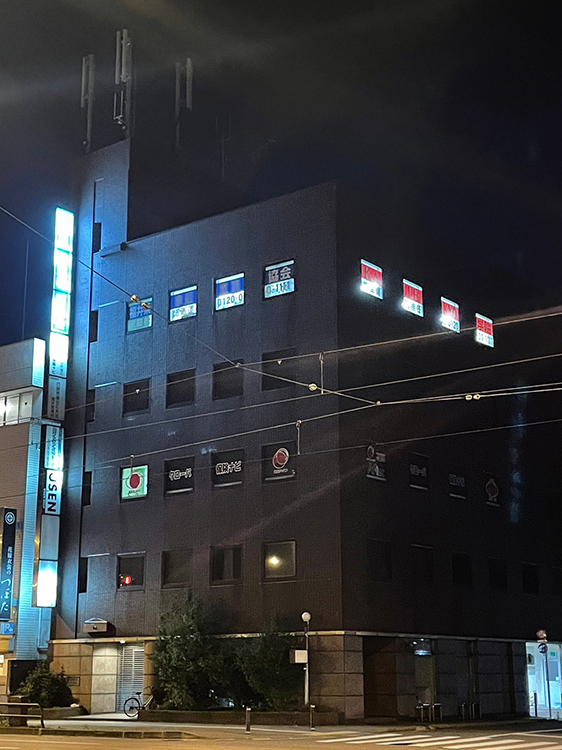 外観・夜